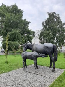 Вешенская, памятник донским коням